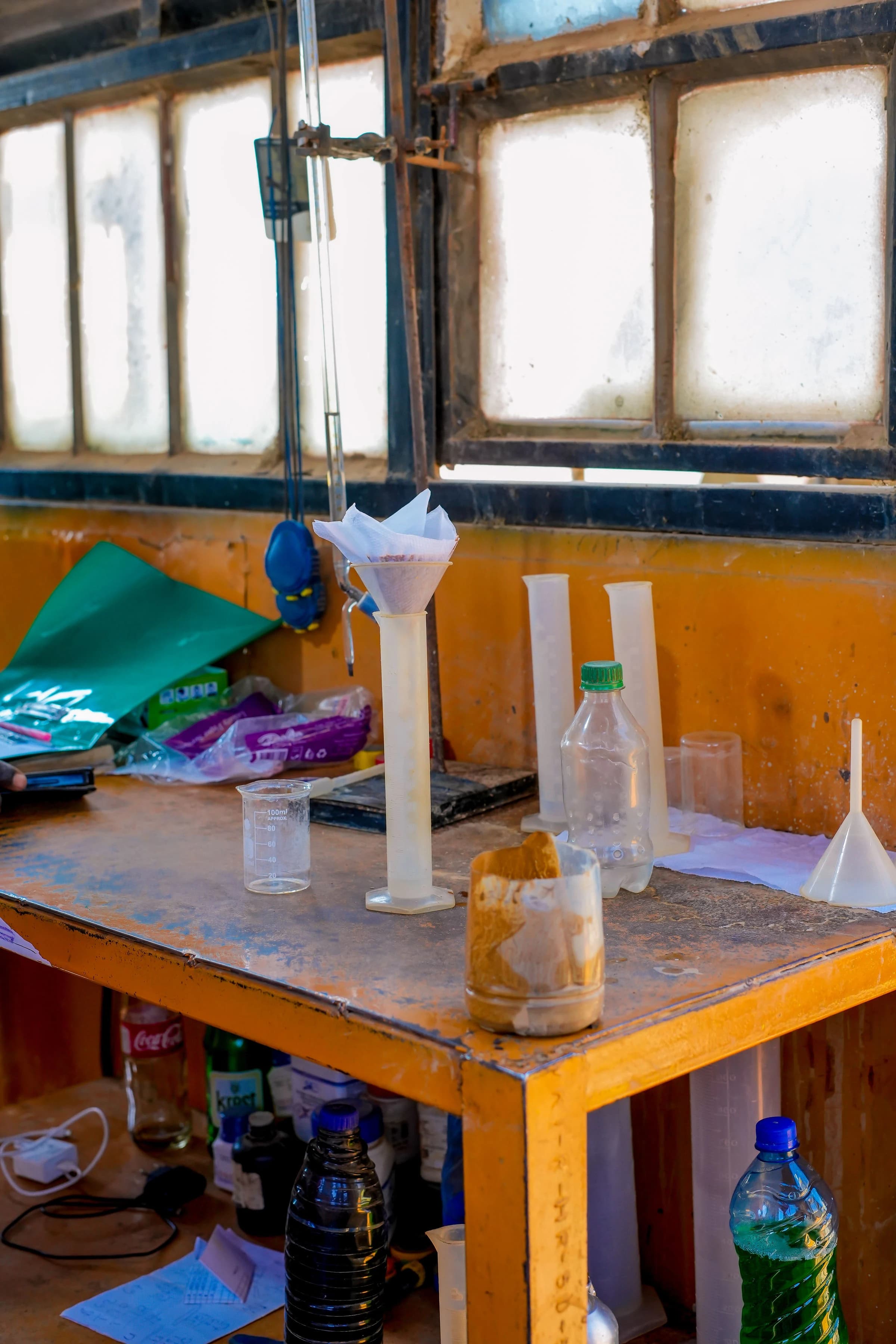 Metallurgical laboratory testing and titration article