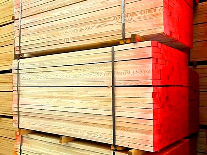 Container discharge and import distribution logistics for corporate clients.